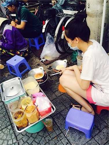 Thời gian mang bầu Diễm Hương chịu khó ra ngoài và cũng không bỏ qua những món ăn vỉa hè bình dị mà mình yêu thích. (Theo Vietnamnet)