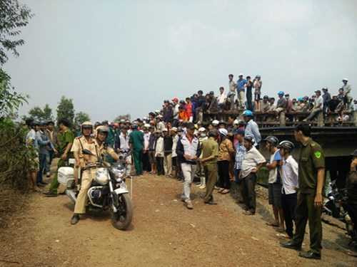 Trực thăng rơi ở TP.HCM: Phi công cố điều khiển máy bay tránh khu dân cư