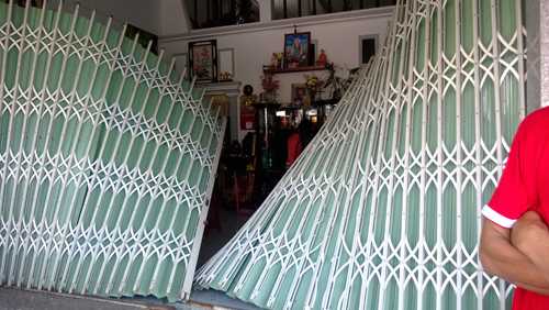 Xe bồn dầu nổ như bom, 2 người nguy kịch