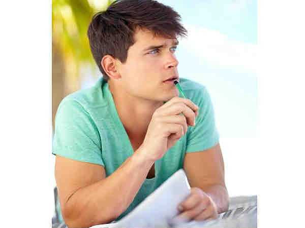 Viết nhật ký: Một trong những cách hiệu quả nhất để giảm thiểu stress là có 1 cuốn nhật ký và viết vào đó những dòng suy nghĩ của bạn. Hay đặt bút xuống và xem nó giúp bạn đối đầu với những căng thẳng, mệt mỏi trong cuộc sống như thế nào.