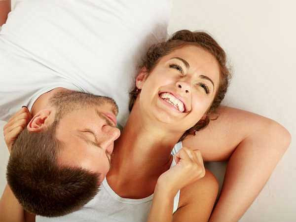 Ở cạnh người yêu thương: Cảm giác ấm áp khi ở cạnh người mình yêu là một trong những cách hoàn hảo nhất để giảm stress sau một ngày dài căng thẳng và mệt mỏi.