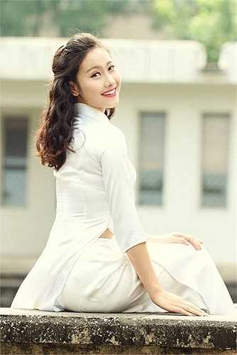 Đinh Thị Mai Tân (1992), lớp 11F6, Khoa Ngôn ngữ và văn hóa Pháp – Đại học Ngoại ngữ.