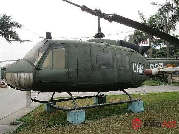 UH-1 Huey được phát triển vào năm 1955 trong quân đội Mỹ. Chiếc máy bay được sử dụng vào năm 1959 và đưa vào sản xuất hàng loạt năm 1962 dưới tên UH-1 Iroquois. Chiếc cuối cùng xuất xưởng năm 1976 với hơn 16.000 chiếc được sản xuất. (Theo Infonet)