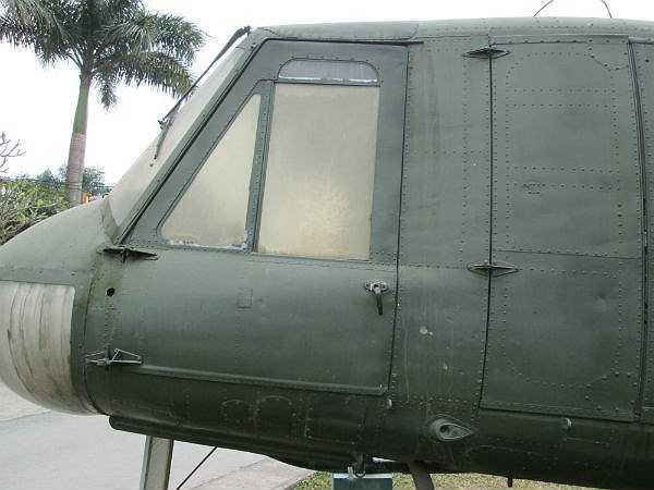Khoảng 7000 chiếc trực thăng UH-1 được Mỹ triển khai trong Chiến tranh Việt Nam. Sau 1975, Quân đội Nhân dân Việt Nam đã thu được 50 chiếc UH-1 còn nguyên vẹn của Mỹ và sử dụng cho nhiệm vụ bảo vệ Tổ quốc sau này, đặc biệt là chiến dịch bảo vệ biên giới Tổ quốc 1975-1979. (Theo Infonet)