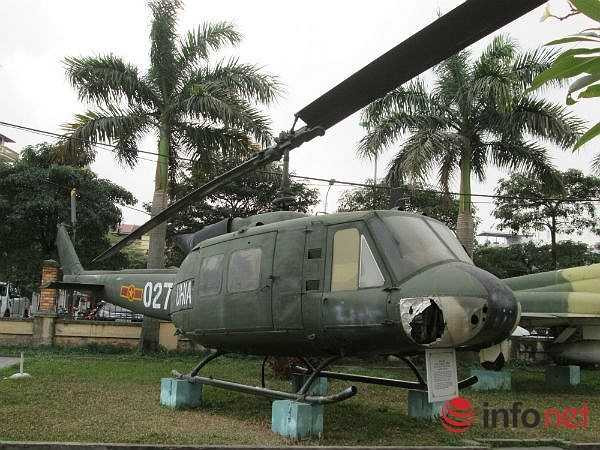UH-1 gắn với Phi đội 1, Trung đoàn Không quân 917 đã lập nhiều chiến công bảo vệ biển, đảo Tổ quốc, bảo vệ biên giới Tây Nam, thực hiện truy quét Phun Rô ở Tây Nguyên, làm nhiệm vụ quốc tế ở Campuchia, bay phục vụ khai thác dầu khí….(Theo Infonet)