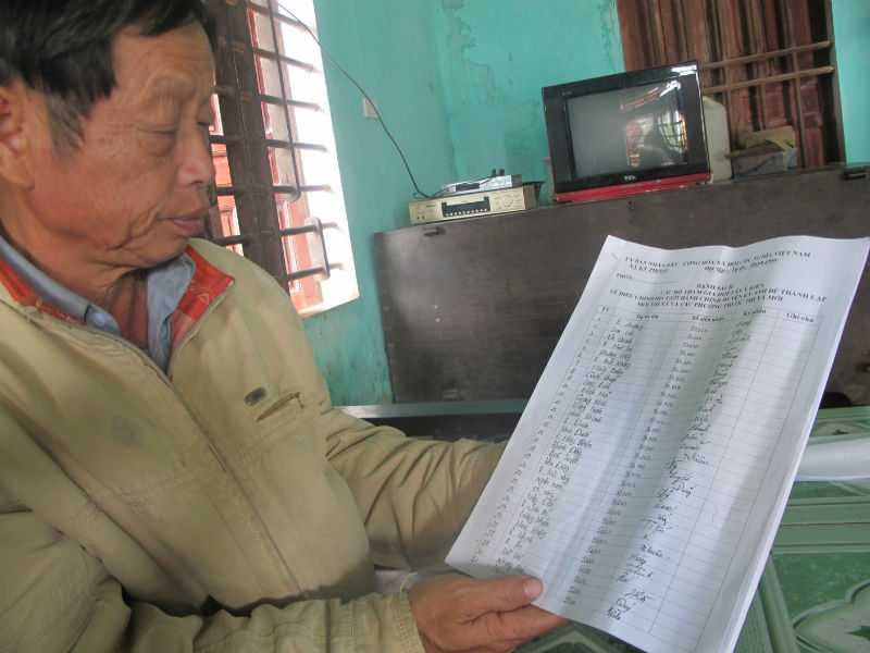 Dân toàn huyện được phát 2,5 tỷ khi... đi họp