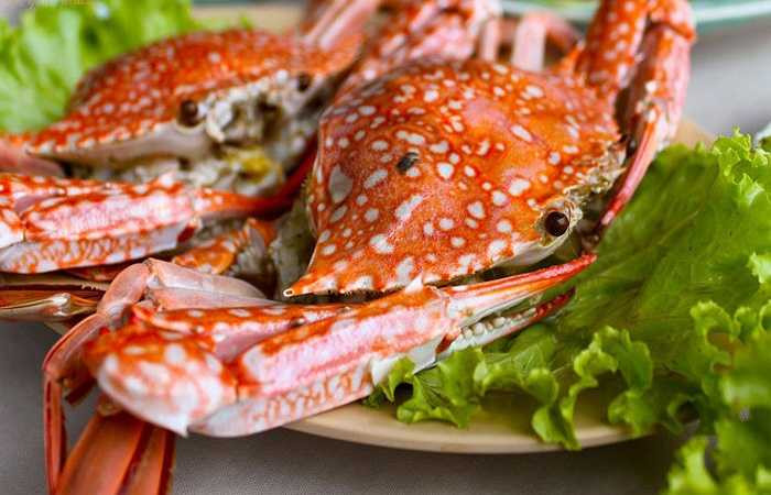 Cua, ghẹ: Ăn nhiều cua ghẹ, lượng axit uric trong máu tăng cao và lắng đọng các thể purin ở khớp sẽ khiến những người bị bệnh gout, viêm khớp sẽ càng đau đớn và gây bệnh nặng hơn.