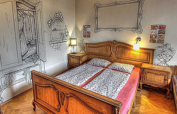 Với một bầu không khí ấm áp, đây là nơi rất lý tưởng dành cho các cặp vợ chồng muốn tìm kiếm sự lãng mạn và riêng tư, nhưng cũng rất nhẹ nhàng, đơn giản. Giá một phòng đôi là 14 bảng Anh (tức khoảng 450.000 đồng)/người/đêm.