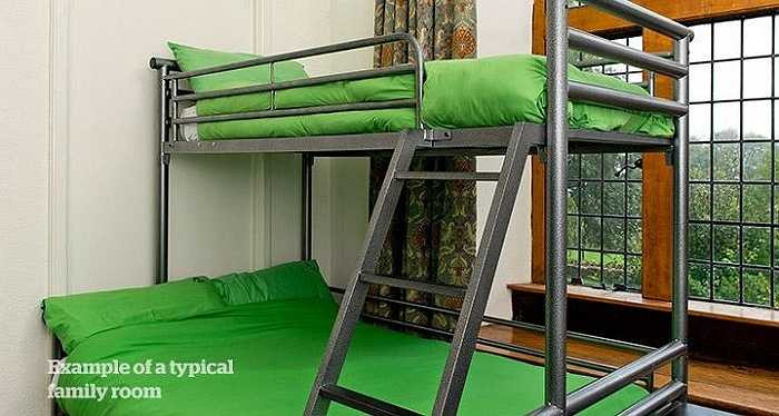 Ngoài những bức tường đá nguyên bản, đồ nội thất trong nhà nghỉ này cũng đều từ thời kỳ Victoria. Giá một giường từ 24 bảng Anh (khoảng 780.000 đồng)/đêm.