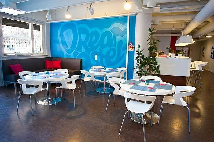 8. Nhà nghỉ Dream, Tampere, Phần Lan: Nhà trọ này mang thiết kế nội thất hiện đại, trẻ trung, nhân viên phục vụ hiếu khách và có bầu không khí ấm cúng nên dù giá cao hơn so với mặt bằng chung nhưng vẫn rất hút khách.