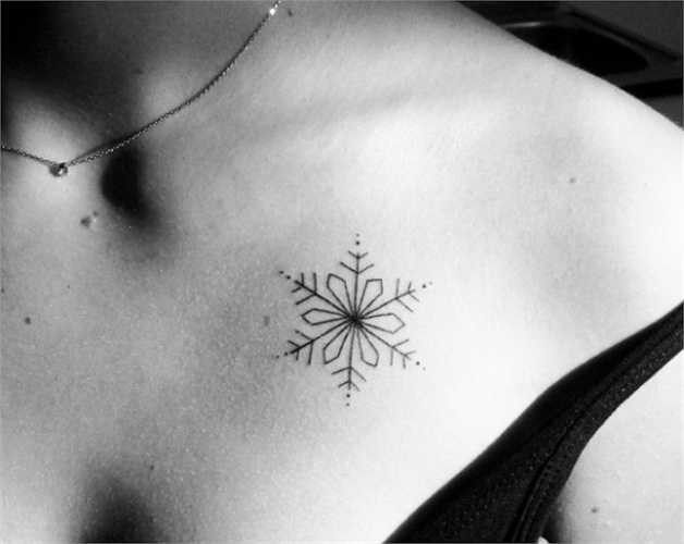 Ban đầu, các bạn trẻ chỉ thực hiện những hình đơn giản, màu đen với các nét mảnh.