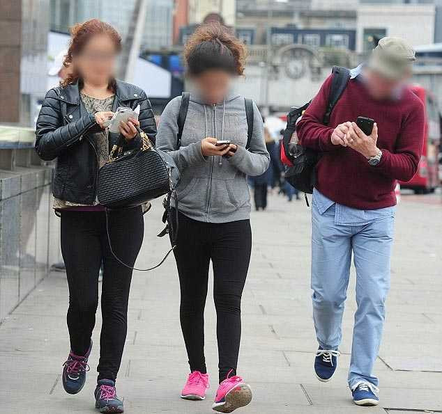 Khoảng cách giữa người với người ngày một xa nhau hơn