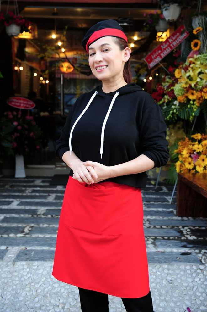 Từng có một tuổi thơ nhọc nhằn, cảm nhận hết nỗi đau của một đứa trẻ chịu cảnh mồ côi, nên khi đã trở thành một ca sĩ nổi tiếng, Phi Nhung dành số tiền tiết kiệm của mình để đi làm từ thiện, giúp đỡ những hoàn cảnh không may trong cuộc sống.