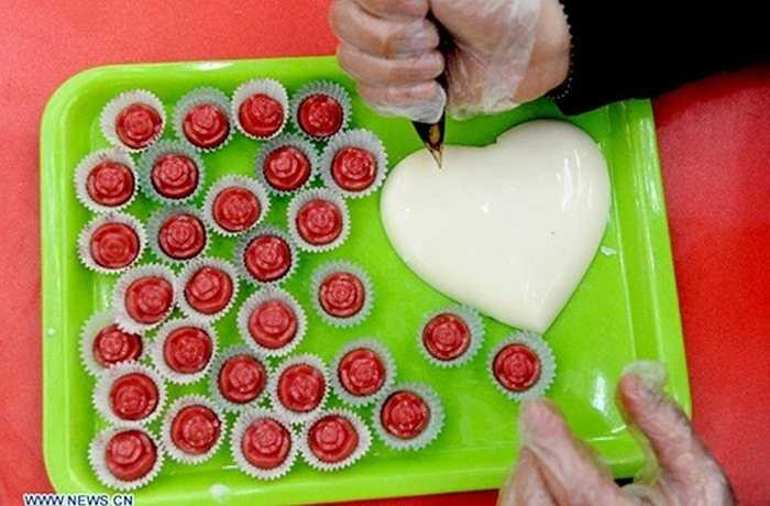 Chocolate tự chế theo ý tưởng của các cặp đôi cũng là món quà ý nghĩa dịp lễ tình nhân