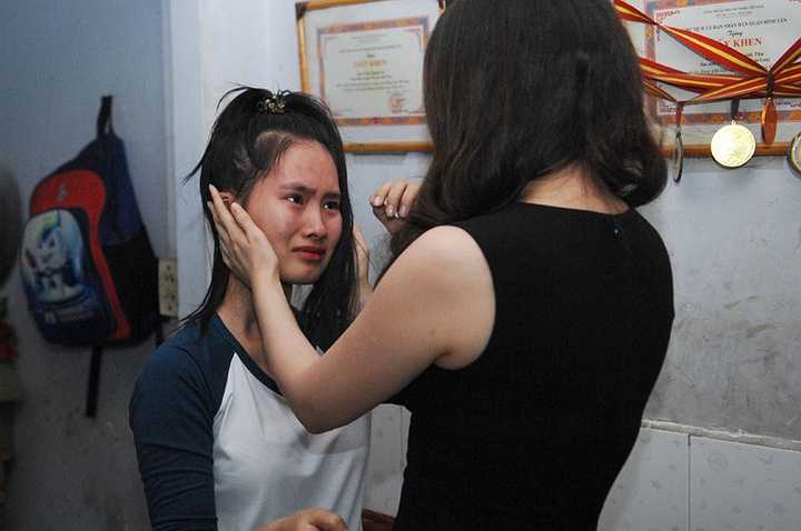 Vì bận rất nhiều công việc vào những ngày cuối năm nên ca sĩ Hồ Quỳnh Hương đã chia tay sớm với gia đình