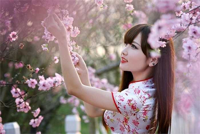 Không chỉ được nhớ đến với nick name 'Thỏ khủng long' trong những vai diễn nhí nhảnh, Hường Hana còn là MC, người mẫu, ca sĩ vừa tham gia đóng phim.