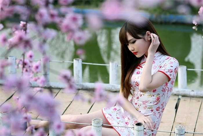 Cô đã cho ra mắt nhiều MV và MV 'Một chương mới bắt đầu' đánh dấu bước khởi nghiệp của cô trên con đường trở thành một ca sỹ nổi tiểng.