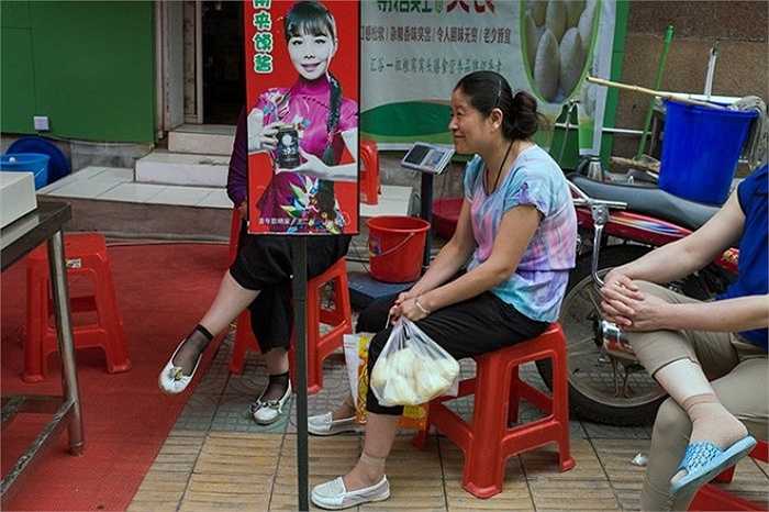 Vị trí đặc biệt của tấm bản khiến người xem dễ dàng nhìn nhầm.