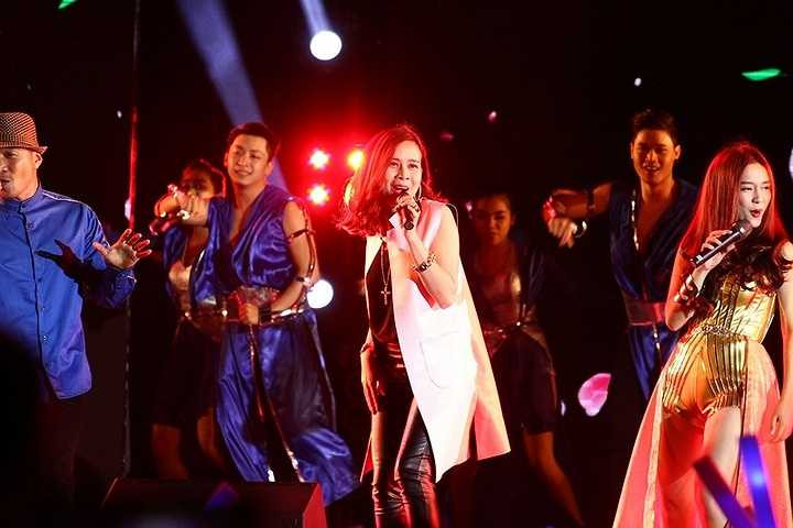 Thời gian gần đây, bà mẹ một con liên tục phải chạy show từ Hà Nội đến Sài Gòn nên việc thay đổi thời tiết khiến ảnh hưởng ít nhiều đến sức khỏe. 