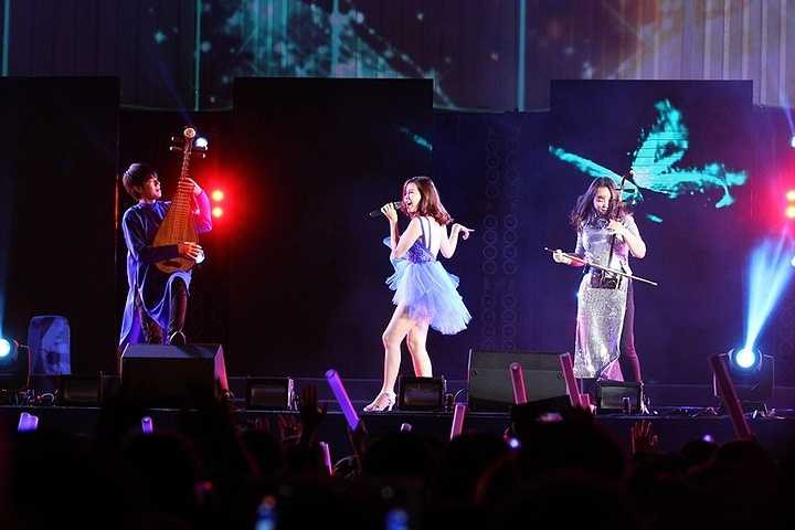 Nữ ca sỹ cho biết hằng ngày ngoài việc chăm sóc Mina cô đều dành thời gian để tập thể dục và ăn uống theo chế độ.