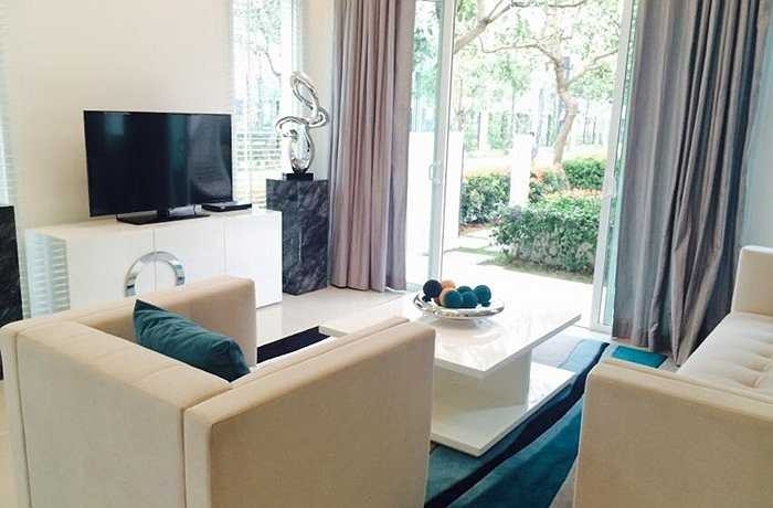 Trong thiết kế nội thất hiện đại dường như không thể vắng giếng trời. Giếng trời như một chiếc điều hòa khổng lồ giúp cả tòa nhà cắt giảm đáng kể chi phí điều hòa. Giếng trời còn là một công cụ chiếu sáng tuyệt hảo cho cả tòa nhà góp phần cắt giảm chi phí dành cho việc chiếu sáng.