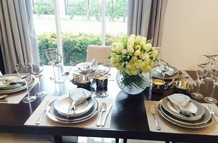 Nếu giếng trời đặt ở phòng ăn thuộc mộc thì có thể dùng cây cảnh, suối nước để có mộc và thủy tương sinh. 