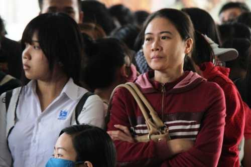 Nghìn người vật vã chờ mua vé xe tết, ra về vẫn 'trắng tay'