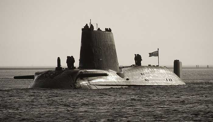 Tàu ngầm HMS Astute, 5,5 tỷ USD - Tàu ngầm được thiết kế với công nghệ hiện đại với khả năng lặn sâu tới 30 dặm cùng hệ thống phóng tên lửa từ biển vào đất liền với khoảng cách hơn 1.000 dặm