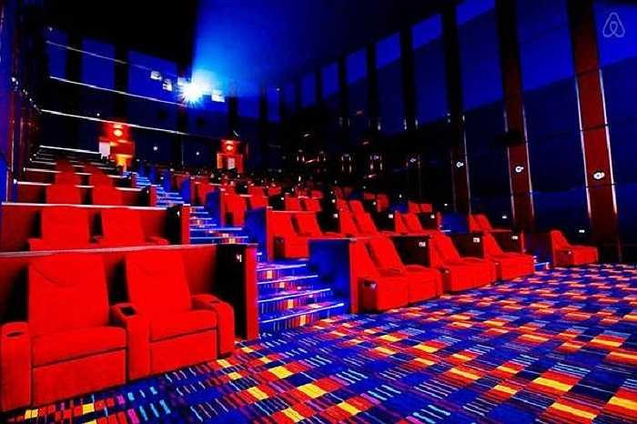 Đặc biệt, Valentine năm nay, rất nhiều cụm rạp đã áp dụng phòng chiếu với ghế sweet couple (ghế dành riêng cho các cặp đôi).