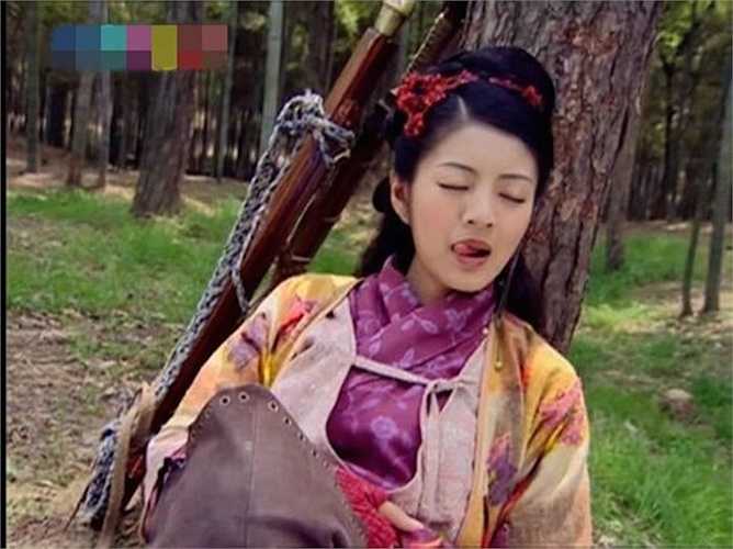 Không biết Lâm Nguyệt Như (An Dĩ Hiên) trong Tiên kiếm kỳ hiệp truyện đang mơ thấy gì mà liếm môi ngon lành như vậy?