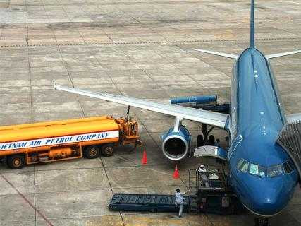 Mánh khóe 'rút ruột' xăng dầu máy bay ở Tân Sơn Nhất