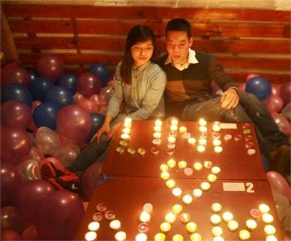 Ngô Hoàng Nam (sinh năm 1993,ĐH Giao thông Vận tải Hà Nội) đã kì công chuẩn bị một màn tỏ tình thật đặc biệt dành tặng bạn gái Dương Thị Linh (sinh năm 1994, ĐH Giao thông vận tải).