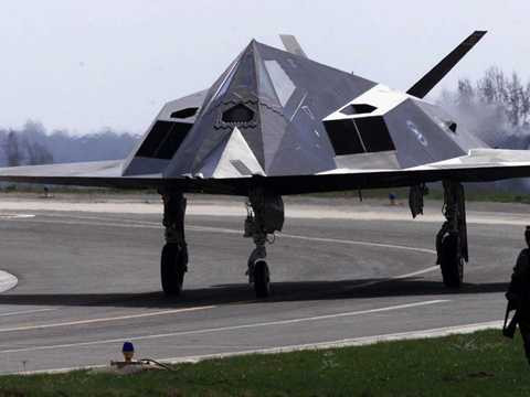 Rolls-Royce ra mắt chiếc Phantom 'Chim ưng đêm'