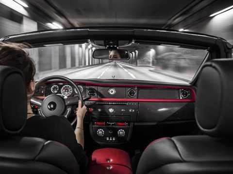 Rolls-Royce ra mắt chiếc Phantom 'Chim ưng đêm'