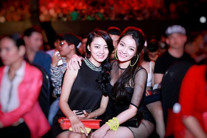 Là một trong những nghệ sĩ khá yêu thích chương trình The Remix, Thủy Top đã khá hào hứng đến tham dự liveshow 2 vừa diễn ra.