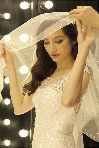 Trong hai ngày 6,7/2/2015, chắc chắn Trúc Diễm sẽ còn xinh đẹp và toả sáng hơn nhiều với những bộ váy cưới này.