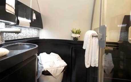 Phòng tắm đầy đủ và rộng rãi