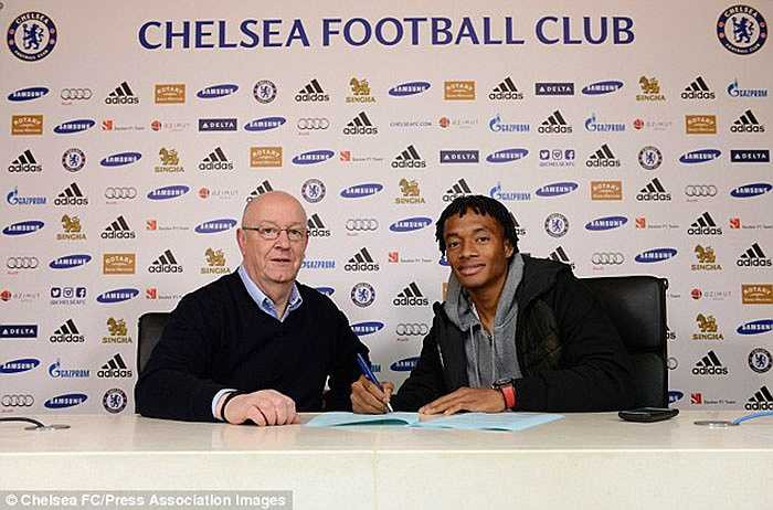 Tiền vệ 26 tuổi ký vào bản hợp đồng có thời hạn 4 năm rưỡi với The Blues