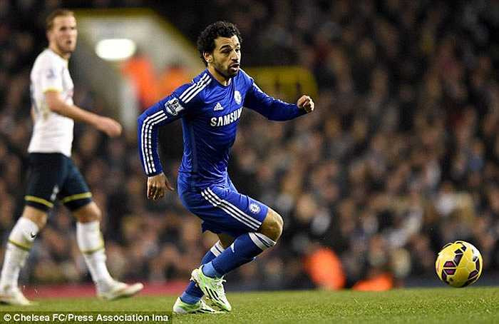 Ở chiều ngược lại, Fiorentina đạt thỏa thuận mượn Mohamed Salah đến hết mùa