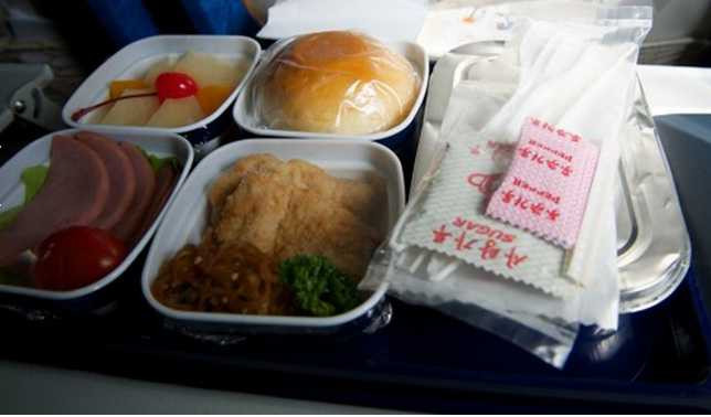 Bữa ăn nhẹ trên chuyến bay của Bernie Leighton 