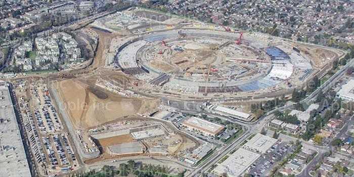 Hình ảnh này được Apple cung cấp vào ngày 20/1/2015. Có thể thấy rằng công trình Spaceship đang đi những bước đi khá giống với bản thiết kế mà Apple công bố trên website của mình.