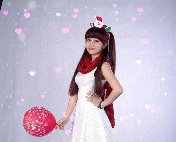 Cô bạn cho biết: 'Thật ra âm nhạc là một thứ không thể nào thiếu được trong cuộc sống của mình. Vậy nên mình yêu âm nhạc, yêu tất cả thể loại nhạc, vì nó giúp chạm đến cảm xúc và trái tim của người nghe'. 