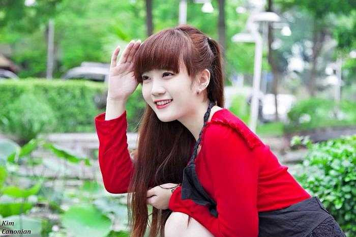 Khi nói về bản cover 'Nỗi buồn mẹ tôi' được nhiều người yêu thích, Anh Đào chia sẻ: 'Nỗi buồn mẹ tôi, 'Áo mới Cà Mau' hay 'Em đi trên cỏ non' là những bản dân ca mà mình cover thường xuyên khi hát.