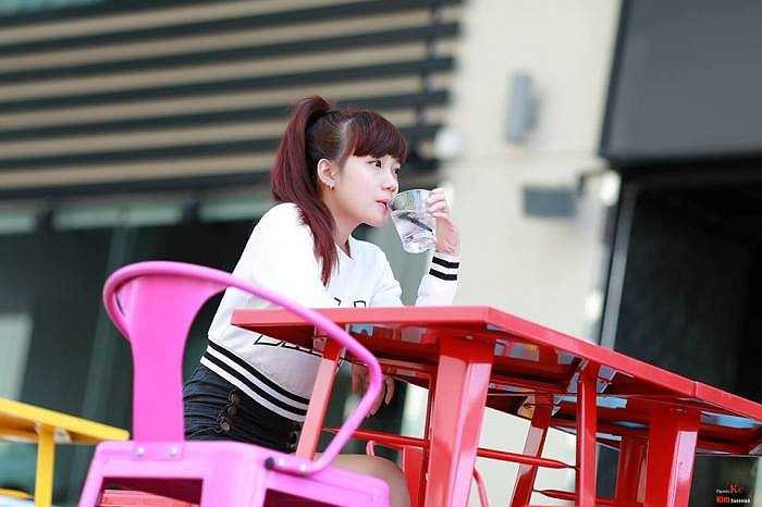 Cherry Nguyễn có sở thích đọc sách đặc biệt là truyện ngắn, thích hát.