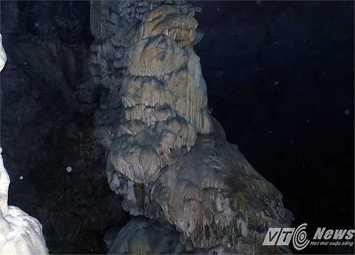 'Kỳ lân' nhũ đá