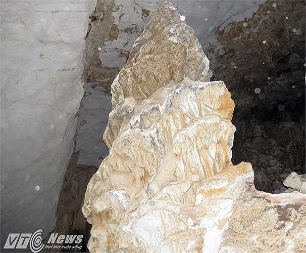 Khối nhũ đã tuyệt đẹp tựa như cây thông Noel, với những hình thù độc đáo.