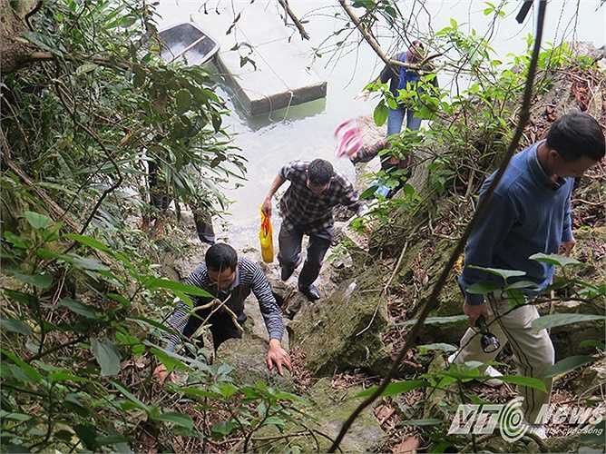 Hang Quả Vàng ở độ cao khoảng 40-50m so với mặt nước biển