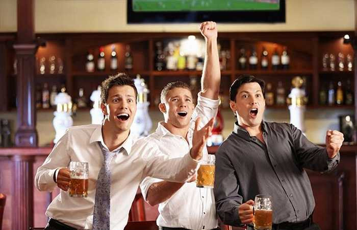 8. Thường xuyên 'nắn bóp' sẽ khiến dương vật to lên: Điều này rất khó xảy ra. Vì dương vật to hay nhỏ chịu ảnh hưởng của testosterone. Sự tiết của testosterone ở tinh hoàn lại được điều khiển bởi một chất có tên khoa học viết tắt là LH trong tuyến yên tiết ra. 