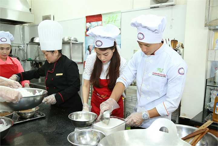 Các nghệ sĩ tham gia sẽ đóng góp của ít lòng nhiều cũng như nhận sự hỗ trợ từ các mạnh thường quân biết đến hoạt động quyên góp vào quỹ Gắn kết yêu thương để giúp đỡ tiền trực tiếp cho những bệnh nhân có hoàn cảnh đặc biệt hiểm nghèo tại từng bệnh viện