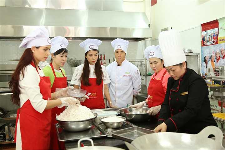 Hơn 200 suất cơm và suất cháo bổ dưỡng đã được chuẩn bị chu đáo